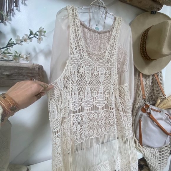 Sweet fringe for days prairie crochet vintage vest w western/Gypsy/hippy vibe - Picture 8 of 11